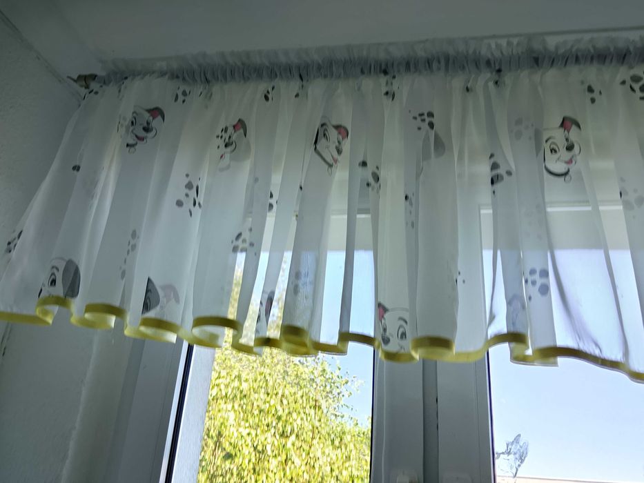 Krótka firanka do pokoju dziecięcego dalmatyńczyki 52x350