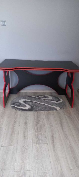 стильний геймерський/комп'ютерний стіл