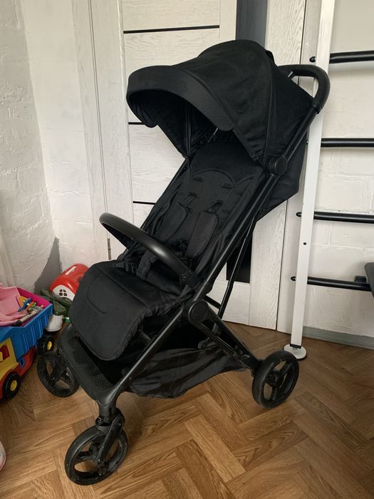 Прогулянкова каляска