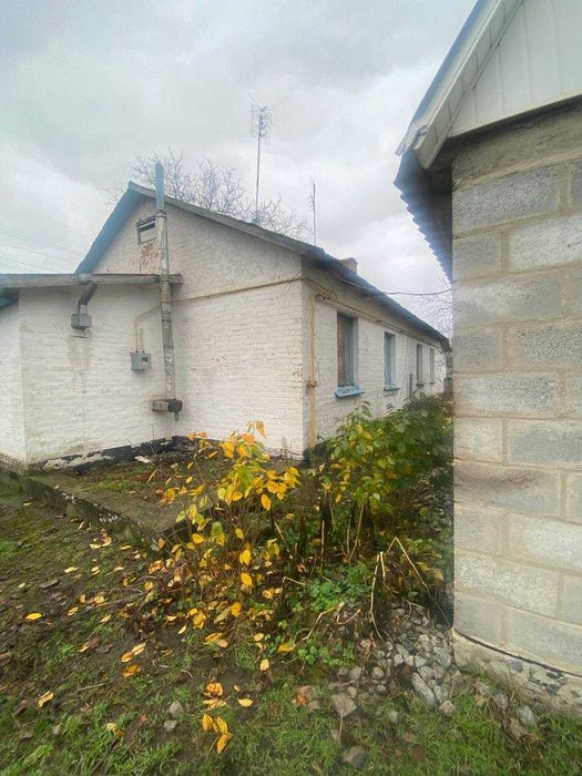 Продам частину будинка в селі Трушки