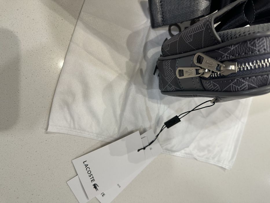 Bolsa lacoste cintura nova