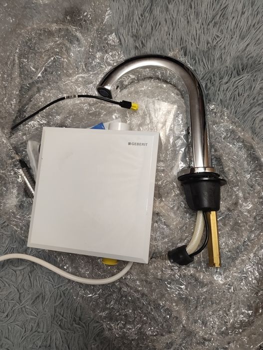 Змішувач для умивальника Geberit Piave IWT-17