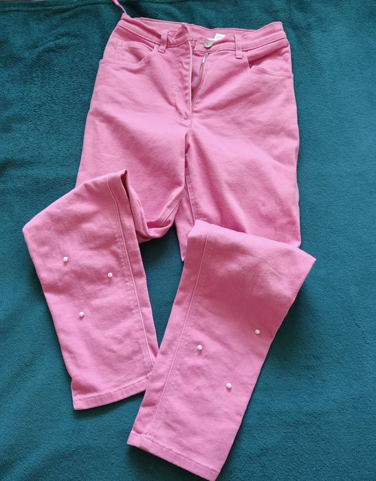 Różowe jeansy damskie