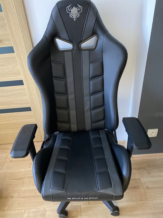 Sprzedam fotel Diablo oraz stół Diablo zestaw.