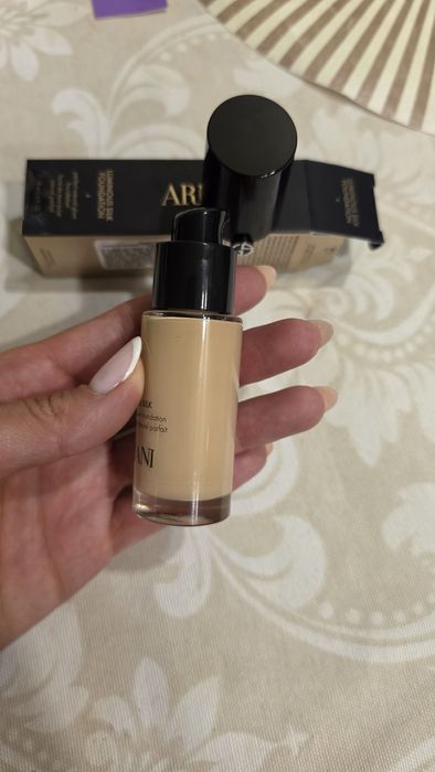 Тональна основа Giorgio Armani Luminous Silk Foundation 4.0