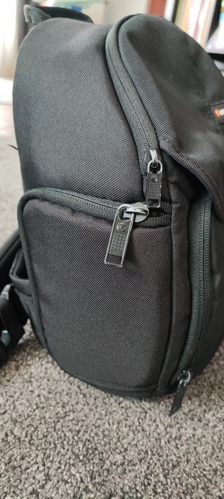 Vanguard ziin 37 sling camera backpack64585233735426124