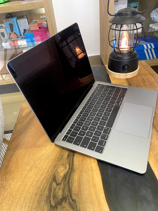 Ноутбук Apple MacBook Air 13" i5/8/128GB Space Gray (MVFH2) 2019