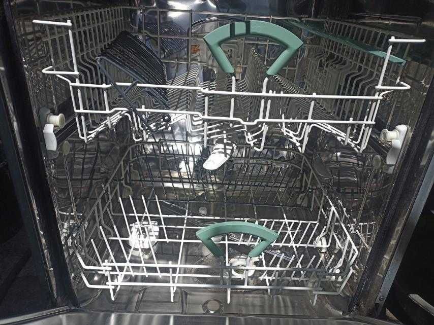 Посудомойка 60  см Ariston LSI68 Duo исправная