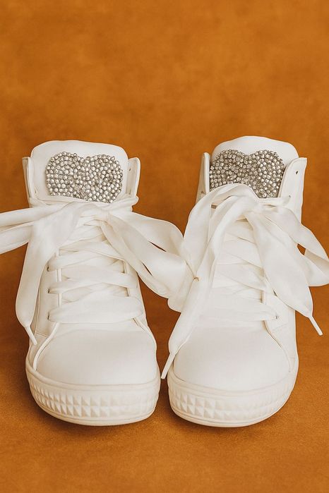 Białe buty trampki tenisówki botki na koturnie z cyrkoniami kozaki