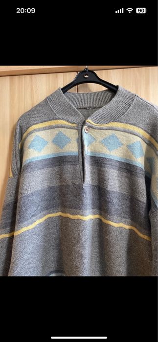 Sweter męski.