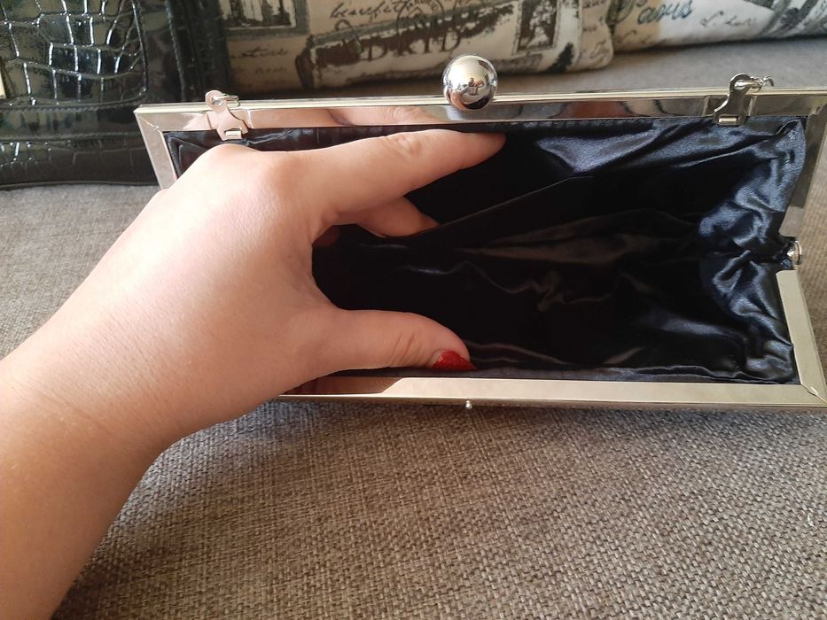 Удобный вместительный клатч + вечерняя сумочка