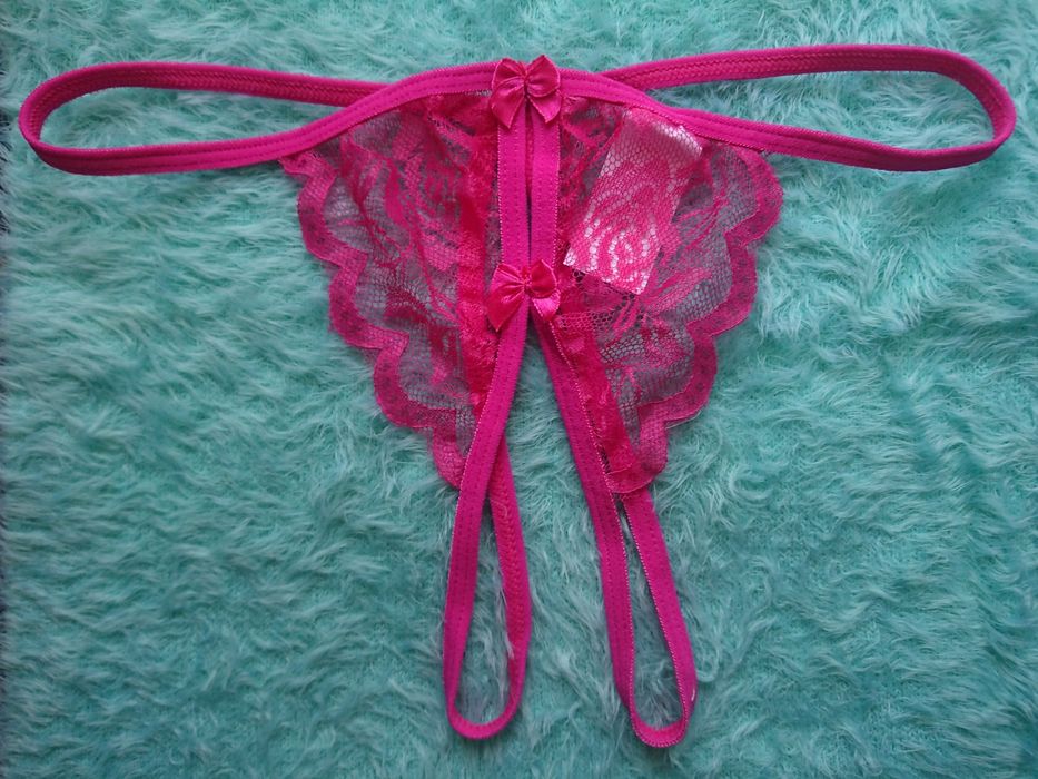 Seksowna koronkowa bielizna | stringi z kuszącymi wycięciami