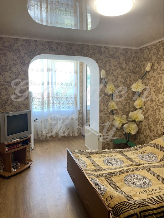 Продам 2-х кімнатну. КВАРТИРУ+ РЕМОНТ, ЦЕНТР, Комора 25м2 с.РЕВНЕ