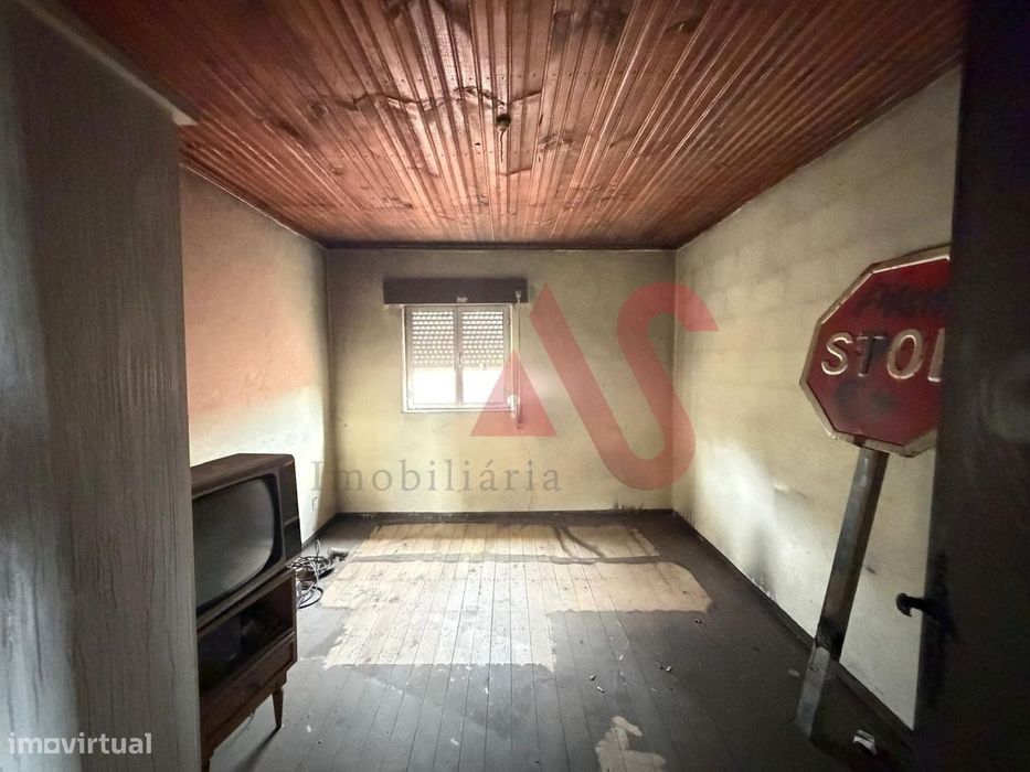 Moradia para Restauro com Terreno de 340 m² | Estorãos, Fafe