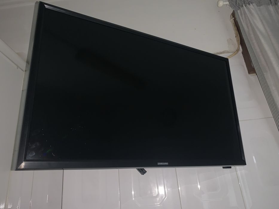 TV Samsung - T28E310EW - 28 Polegadas (HD)