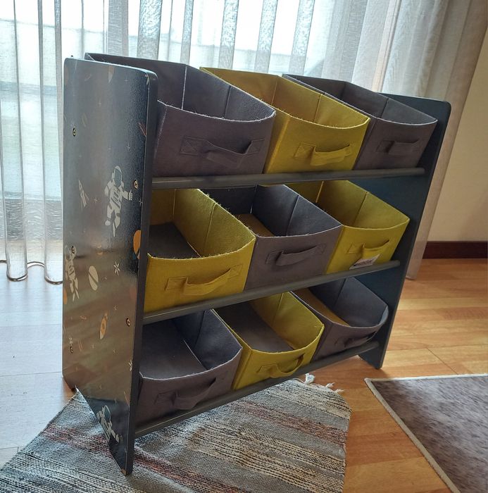 Móvel com divisórias