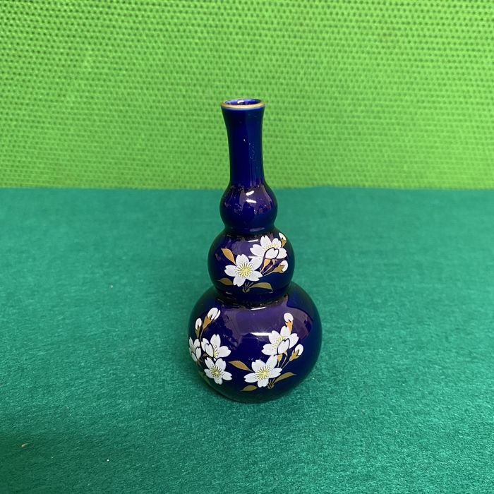 Conjunto de jarras antigas