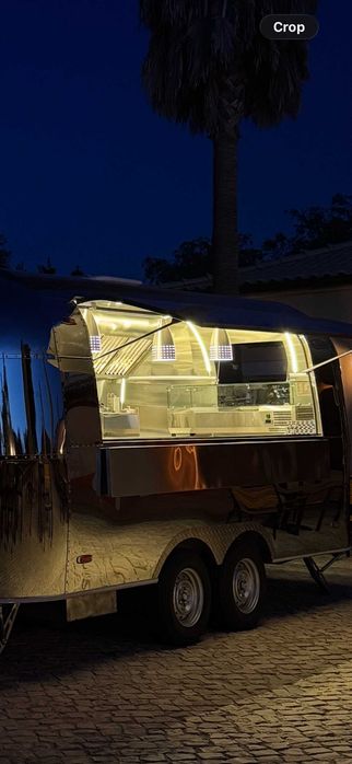 Food Truck Estilo Airstream 5m / Atrelado de Restauração – Totalmente Equipado