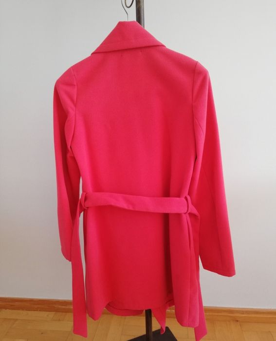 Malinowy płaszcz, r. 36