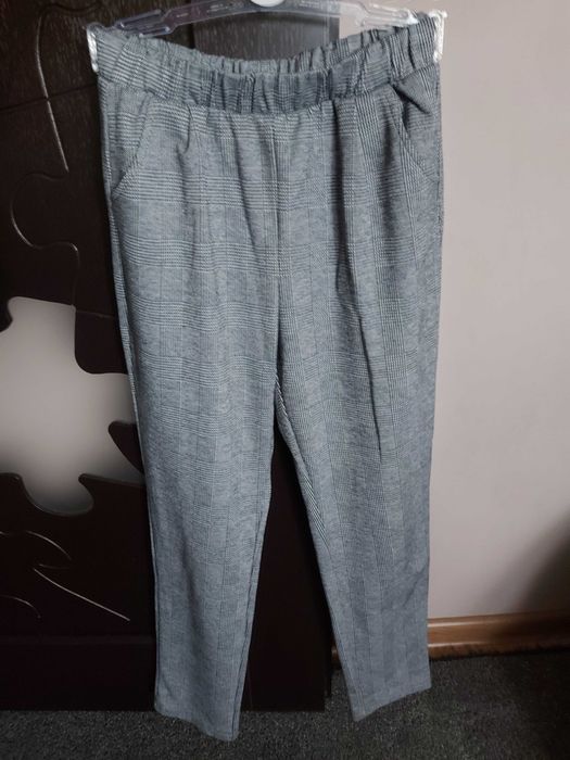 Reserved Spodnie dziewczęce w czarno-białą w kratę 164