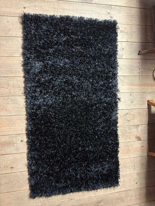 Dois tapetões pretos