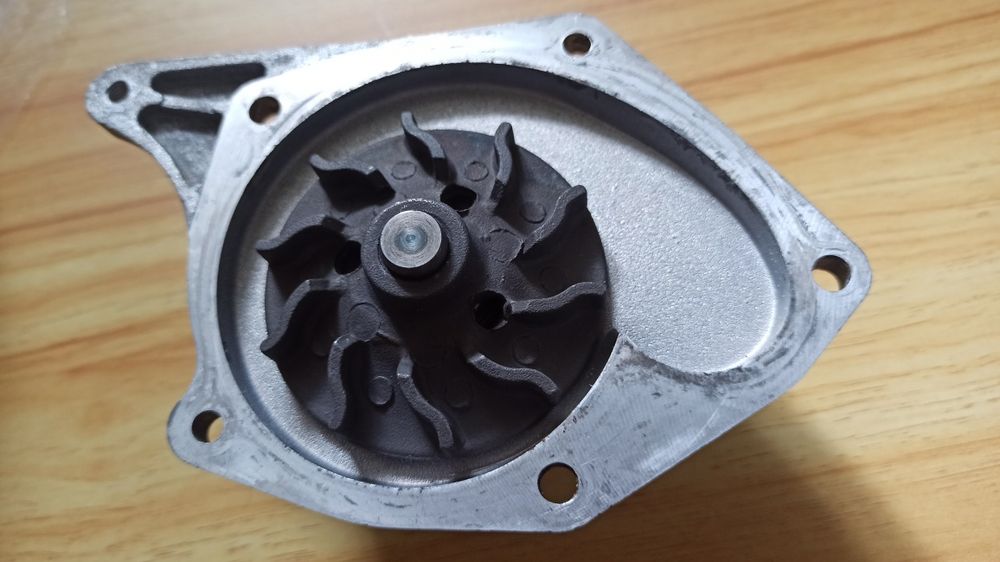 Помпа водяной насос INA для К9К 1.5 dci