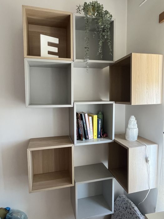 Cubos para arrumação/ decoração e correspondentes calhas para anexar