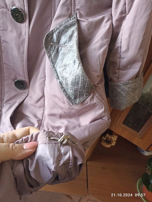 Гарний жіночий плащ пальто