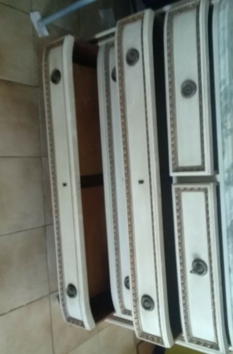 Comoda antiga,tampo em pedra