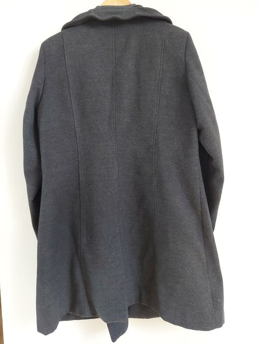 Ciemnoszary płaszcz damski na guziki BodyFlirt