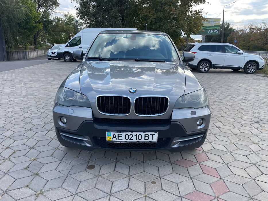 Продам BMW X5 2007 года.