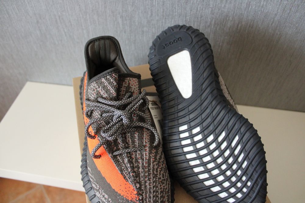 Ténis adidas Yeezy Boost 350 V2 Carbon Beluga