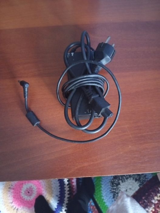 Ноутбук  Asus Windows 10 Продам ноутбук  неробочий на запчасті