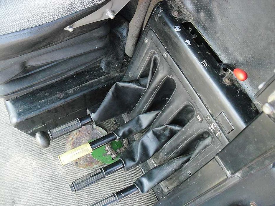 Зерноуборочный комбайн John Deere 1052