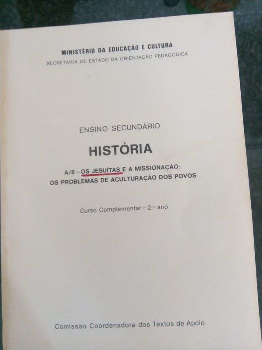 Livros de história antigos (ensino secundário)