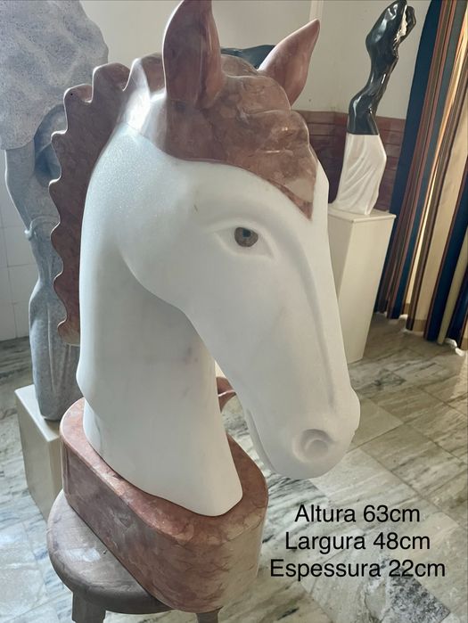 Cabeça de cavalo em marmore