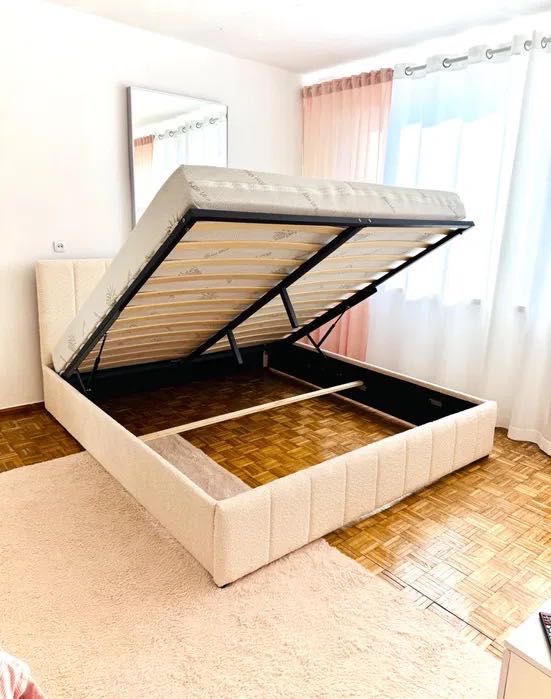 Łóżko ze stelażem pojemnik na pościel materac boucle 180 x 200 cm beż