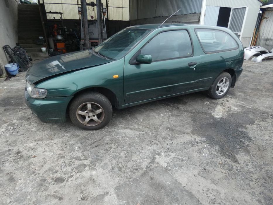 Nissan Almera de 1997 para peças