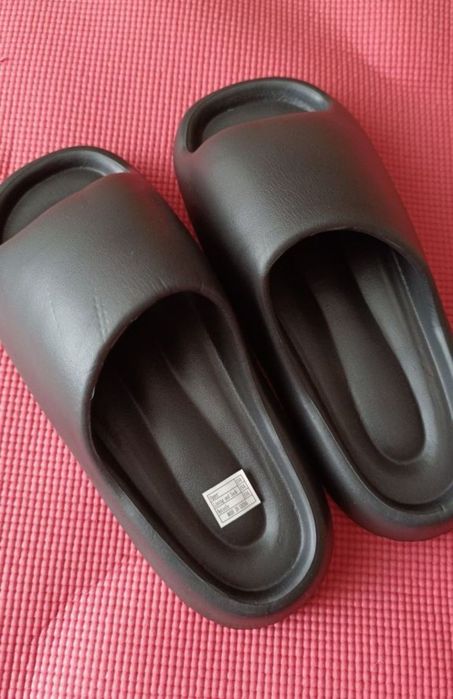 Тапки чоловічі, жіночі