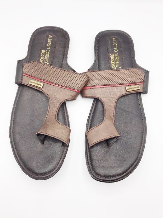 Оригінальні шкіряні в’єтнамки Alberto Toressi. Розмір - 44.