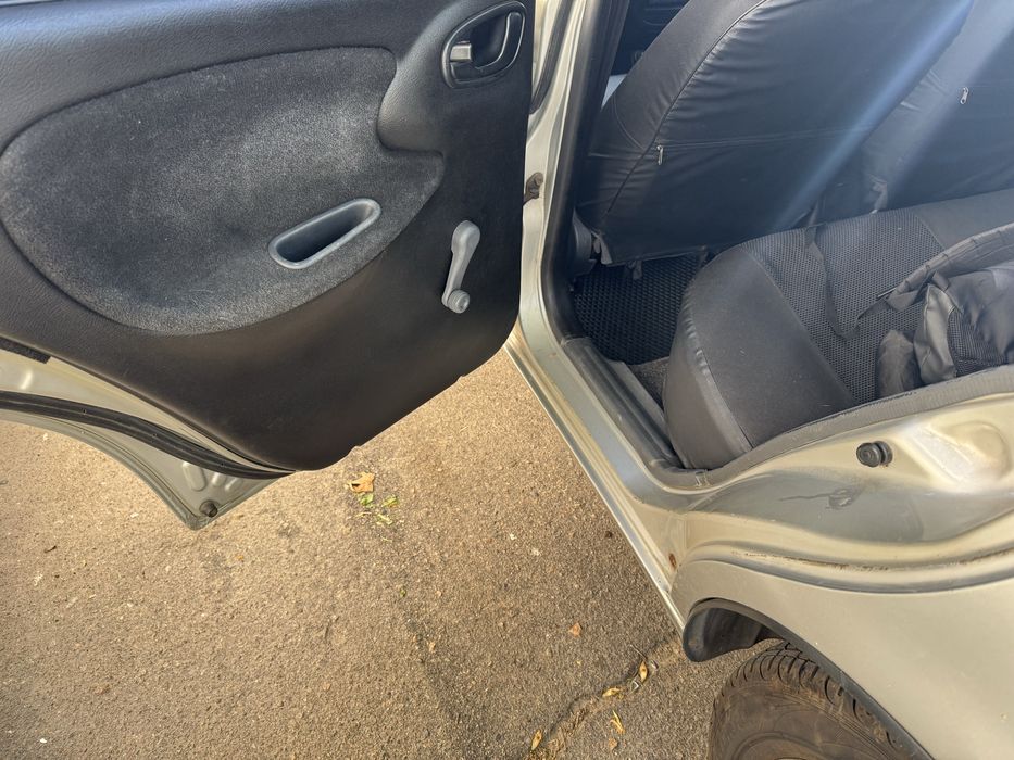 Автомобіль Daewoo Lanos