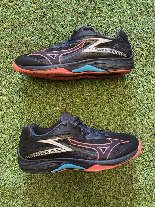 Волейбольні кросівки mizuno