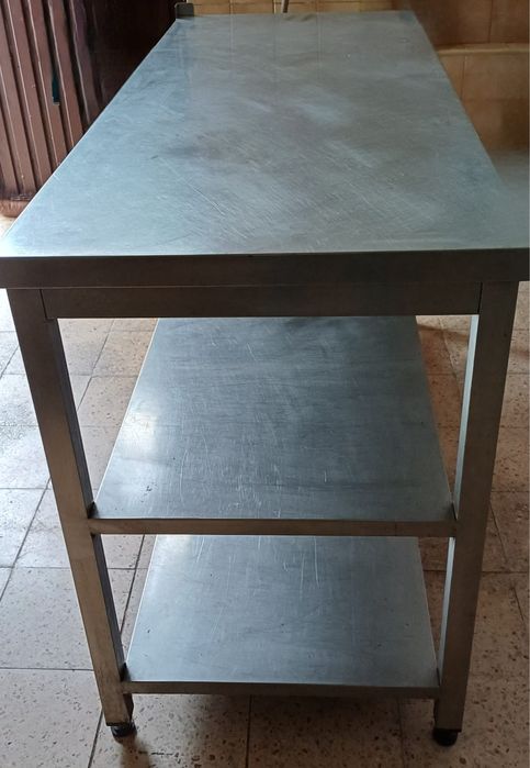 Bancada de  aço inox .