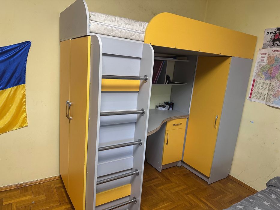 Двухярусна стінка кровать-шафа-стіл