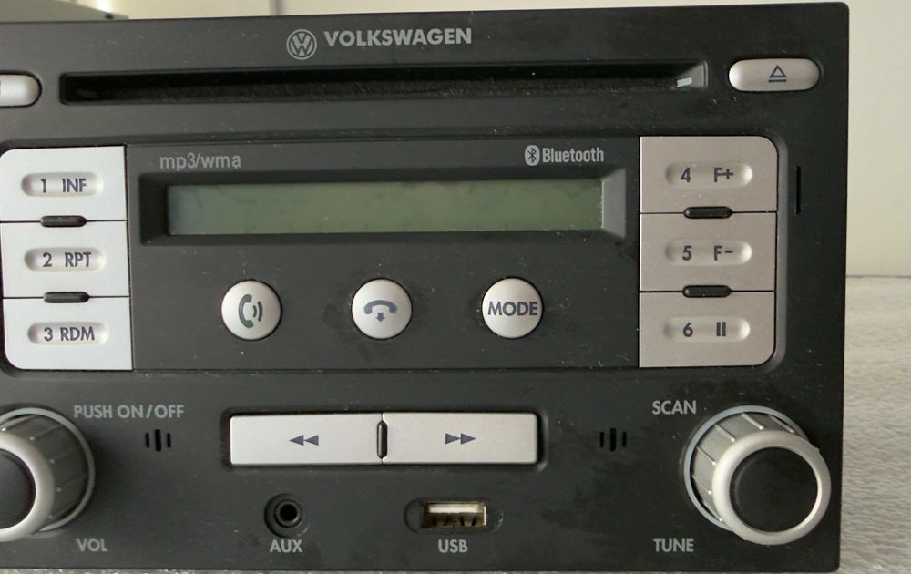 Rádio Original Volkswagen 000051218B – Bluetooth / USB / AUX / CD MP3