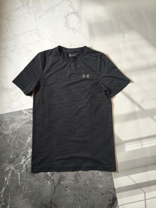 Футболка Under armour спортивна