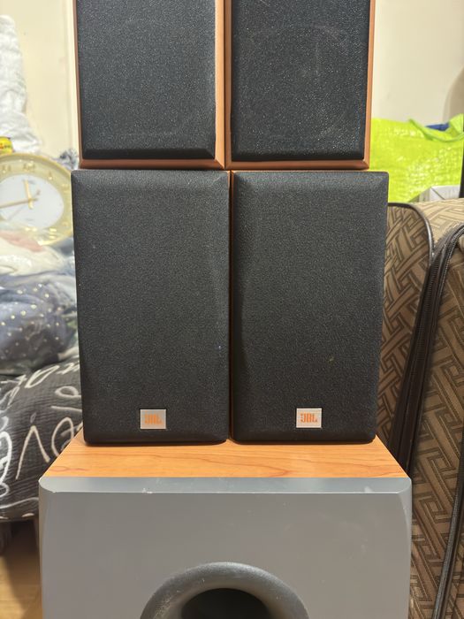 Нижній великий сабвуфер ELAC. Gembird WCS-699 36Вт. поличні колоноки  JBL E20 60Вт