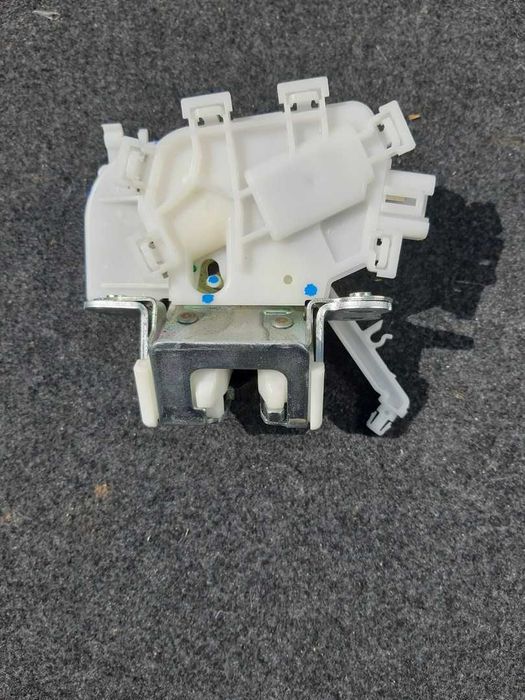 Mitsubishi Space Star 2 Lift 16-19r. zamek tylnej klapy