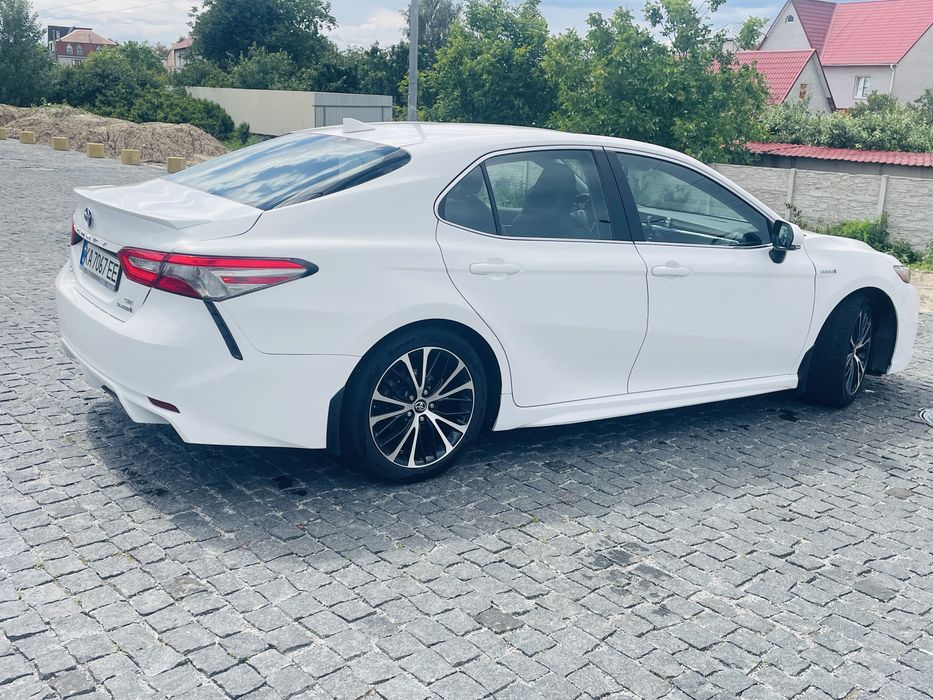 Toyota Camry 70 (гібрід) 2018 рік