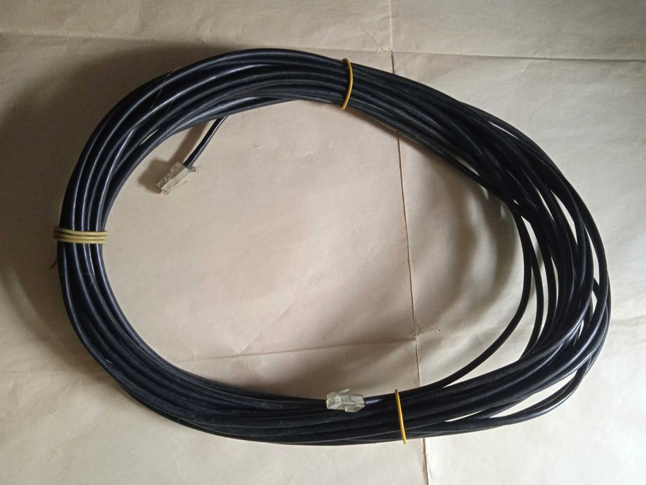 Интернет-провод с разъемами.